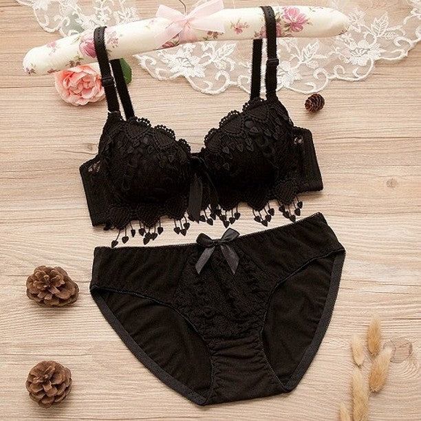 Linmart Cute Lace Embroidery Heart Lace Attached Adjustable Straps Bridal Bra and Panty Set